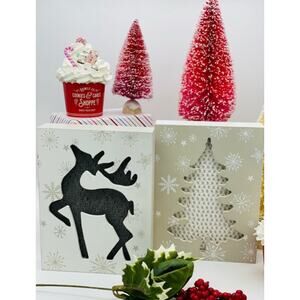 New Holiday Wooden Frames Decor (Set of 2) Interior is knitted!